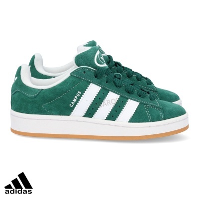 Tênis Adidas Campus verde e branco em fundo branco