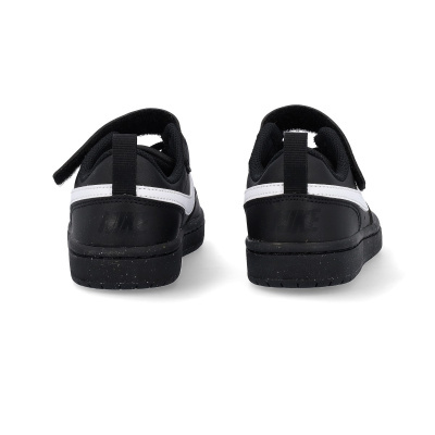 Sapatilhas infantis pretas com detalhe branco e tira de velcro, vista traseira