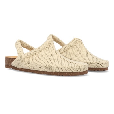 Sapatilhas abertas bege com sola castanha e textura em malha