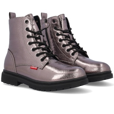 Botas metálicas prateadas com atacadores e sola preta, etiqueta Levi's