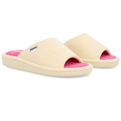 Chinelos abertos cor creme e rosa em tecido felpudo com etiqueta Slippers