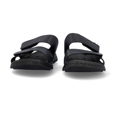 Sandálias pretas tipo chinelo com tiras largas e fecho em velcro