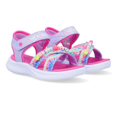 Sandálias coloridas de criança com tiras lilás e rosa e palavras em missangas.