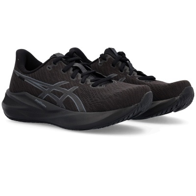 Sapatilhas desportivas pretas ASICS com sola grossa preta e detalhes cinza