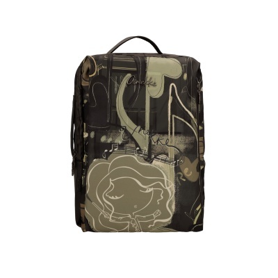 Mochila preta com ilustração de menina e notas musicais em tons de cinza e bege