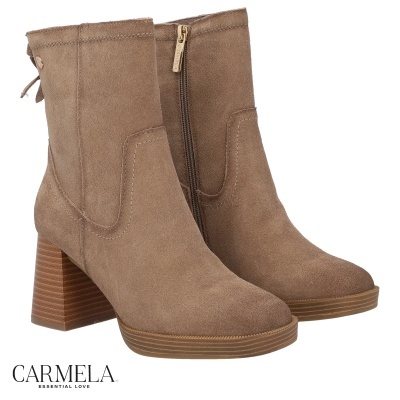 Botas castanhas de camurça com tacão grosso e fecho de correr lateral