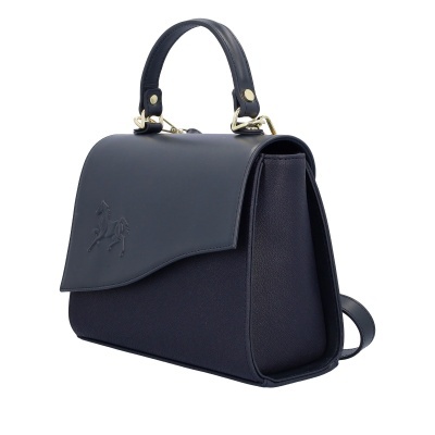 Mala de mão azul escuro com aba superior em couro e relevo de cavalo