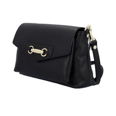 Mala de mão preta em pele com fecho metálico dourado e alça ajustável