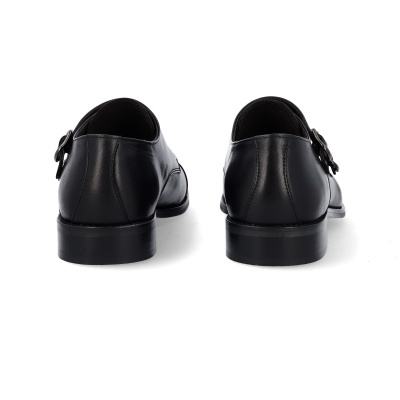 Sapatos masculinos pretos em couro com fivela, vista traseira