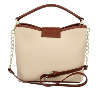 Mala feminina bege com detalhes castanhos e corrente dourada