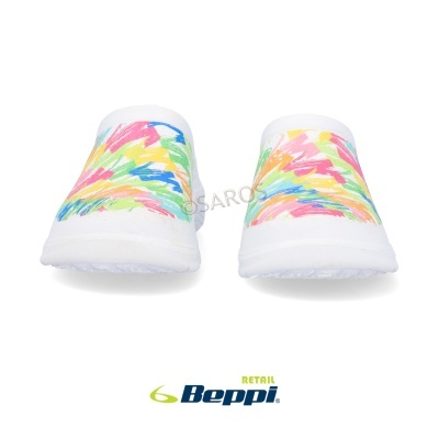Chinelos coloridos com padrões variados sobre fundo branco e logo Beppi Retail