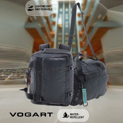 Duas mochilas pretas resistentes com texto sobre leveza e impermeabilidade