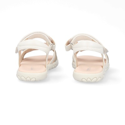 Sandálias brancas femininas com tiras em pele e sola branca antiderrapante.