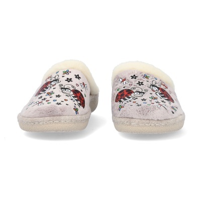 Chinelos cinzentos com estampa de joaninhas e flores sobre fundo branco