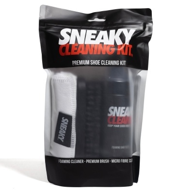 Kit de limpeza para sapatos SNEAKY CLEANING KIT em embalagem preta e transparente