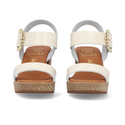 Sandálias femininas creme com sola de cortiça e fivela dourada