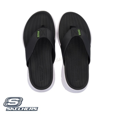 Sandálias Skechers pretas com tiras de tecido e sola branca
