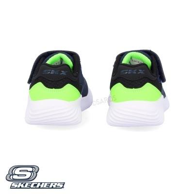 Ténis Skechers azuis com detalhe verde fluorescente e sola branca vistos de trás