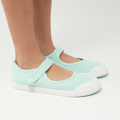 Sapatos Mary Jane para criança azul claro com sola branca e fecho de velcro