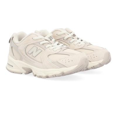 Ténis desportivos New Balance bege claro com sola branca e logótipo N