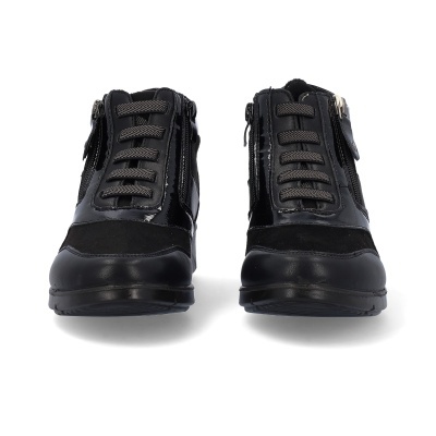 Botas pretas com cadarços elásticos cinzentos e zíperes laterais