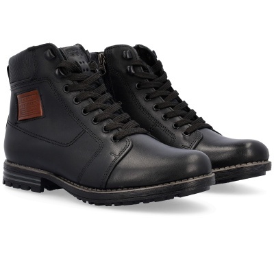 Botas masculinas pretas de couro com atacadores e sola preta