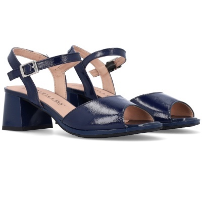 Sandálias femininas azul verniz com salto médio e tiras com fivela