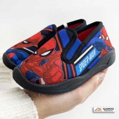 Ténis infantis Spider-Man com sola preta e tecido estampado vermelho e azul