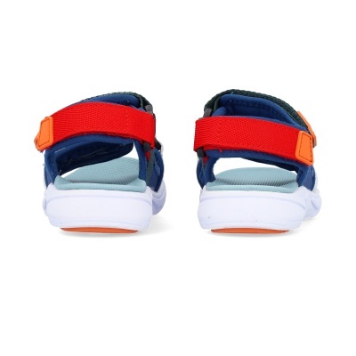 Sandálias desportivas com sola branca e tiras vermelhas e azuis, vista traseira
