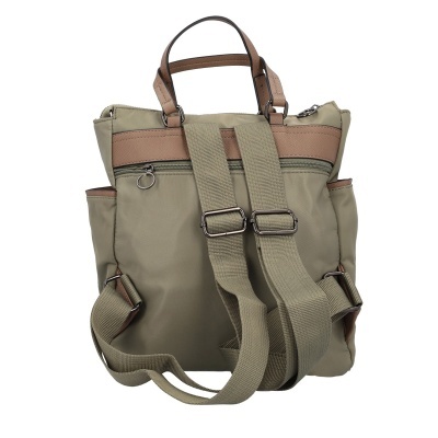 Mochila bege com alças largas castanhas e bolso frontal com fecho