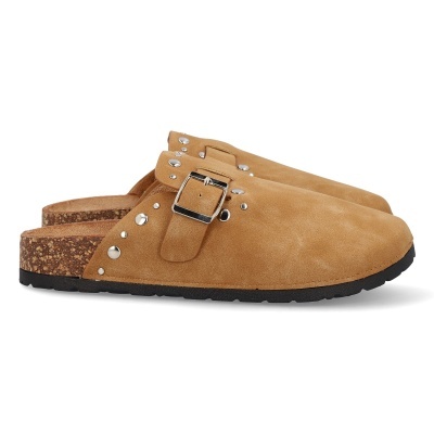 Sapatos tipo mule castanho claro com tachas e fivela