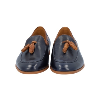 Mocassins de couro azul escuro com borlas castanhas