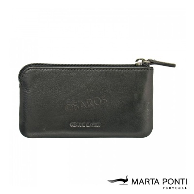 Carteira de pele preta com fecho zip e texto em relevo OSAROS e CECILIE BACH