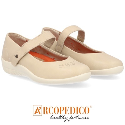 Sapatos Mary Jane bege claro com sola branca e interior laranja, marca ARCO PEDICO.