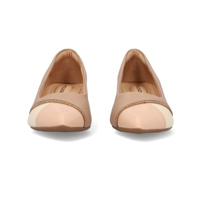 Sapatos rasos femininos bege com detalhes brilhantes