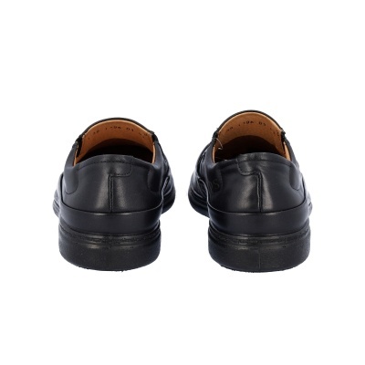 Sapatos masculinos pretos em couro, vista traseira