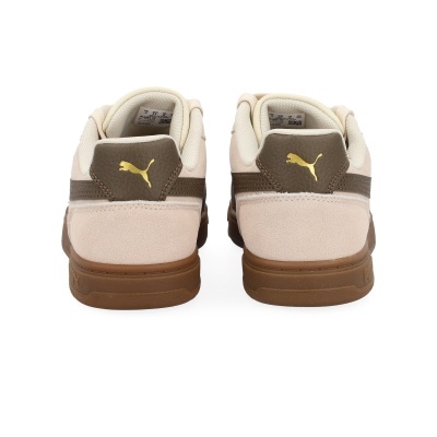 Sapatos desportivos Puma bege e castanhos vistos de trás