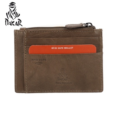 Carteira RFID em pele castanha com vários compartimentos e fecho zip