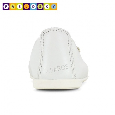 Sapato infantil branco Pablosky em couro com sola branca e detalhe SAROS