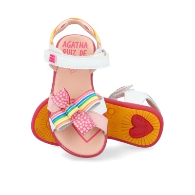 Sandálias infantis coloridas com laço e padrão de bolinhas