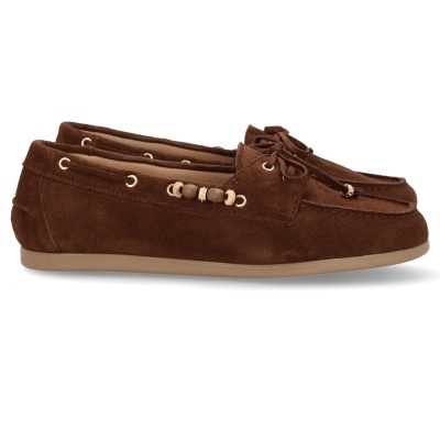 Mocassins castanhos de camurça com atacadores e contas em madeira e ouro