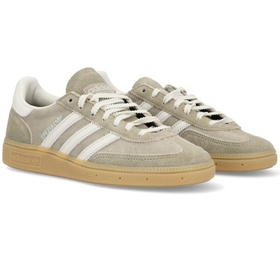 Sapatilhas Adidas bege clara com riscas brancas e sola amarela