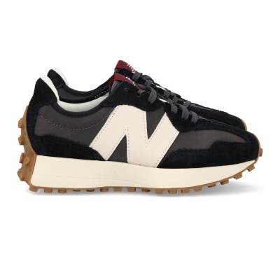 Sapatilhas desportivas New Balance em preto e branco com sola castanha