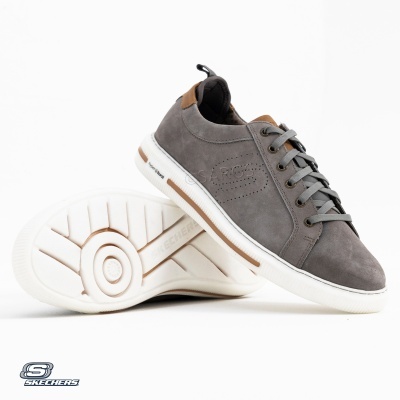 Ténis Skechers cinzento escuro com sola branca e detalhes castanhos