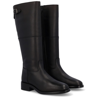 Botas altas pretas de couro com fecho e fivela