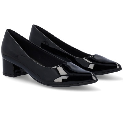 Sapatos pretos de verniz com salto baixo