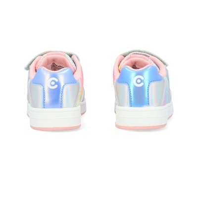 ténis infantis rosa e azul com logótipo circular na parte traseira