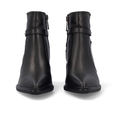 Botins pretos em pele com fecho lateral