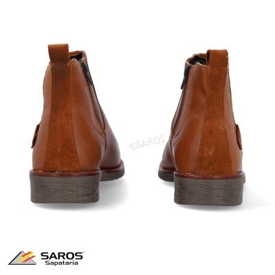 Botins masculinos castanhos em pele e camurça vistos de trás