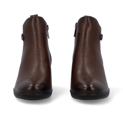 Botins castanhos escuros de pele sintética com fecho lateral